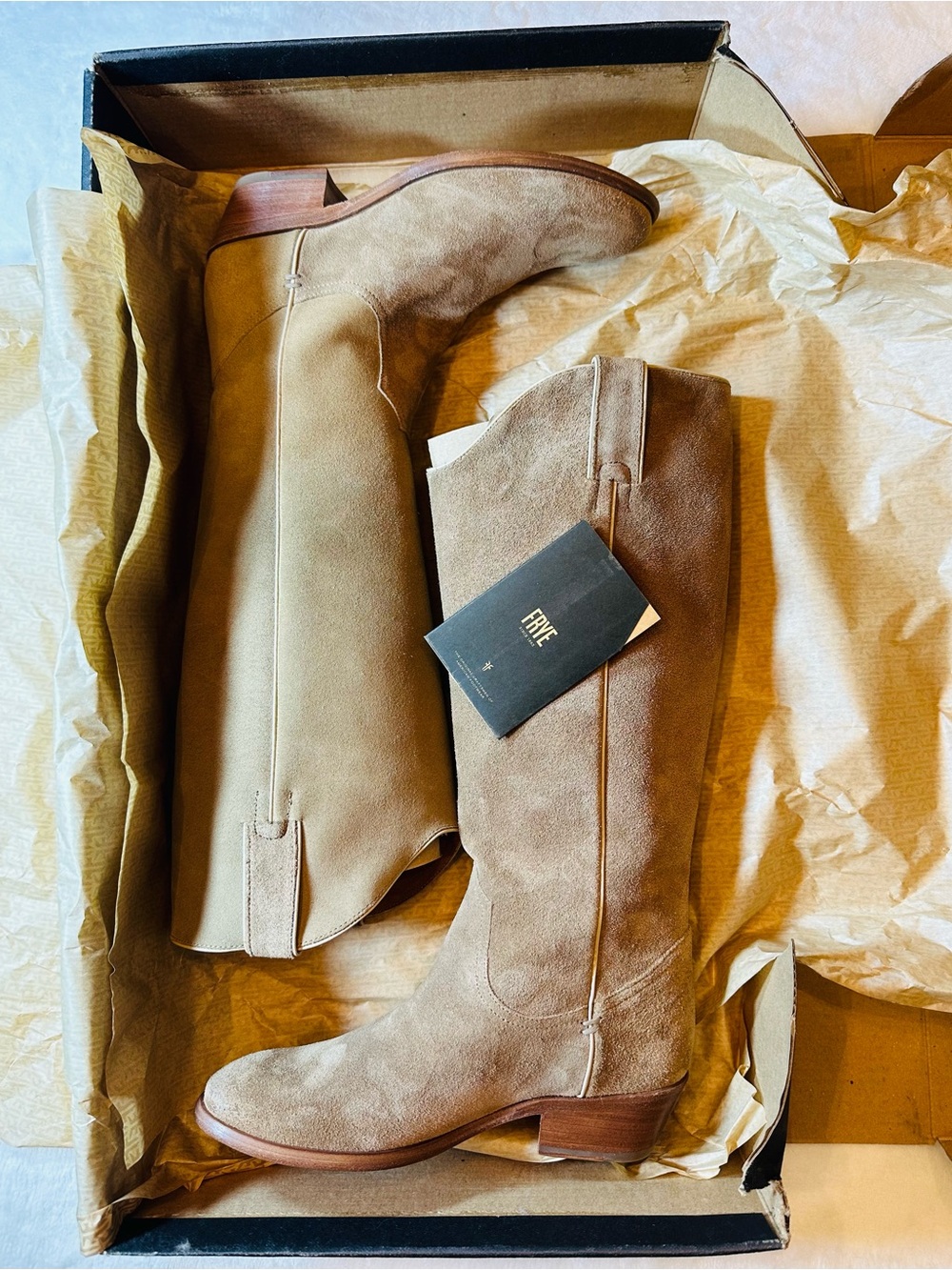 FRYE Carson Women’s Suede Knee High Western Riding Pull On Boots in Tan-NEW 7.5